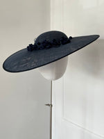 Load image into Gallery viewer, Vintage bud sweeping brim