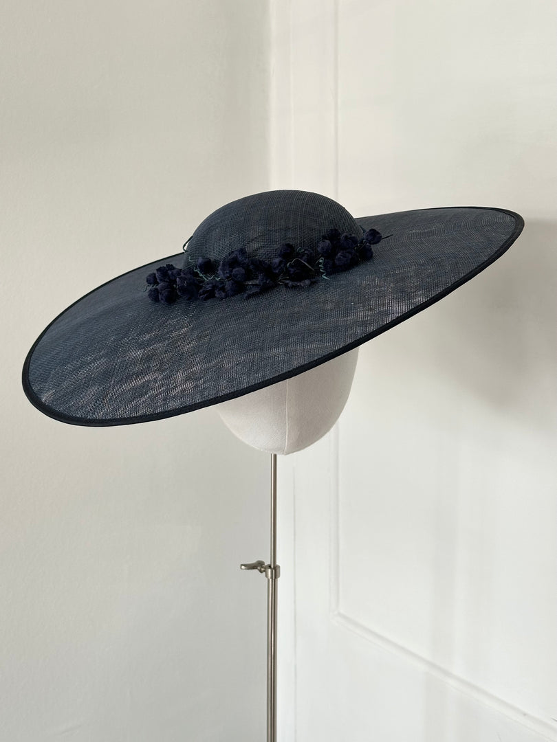 Vintage bud sweeping brim