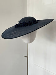 Vintage bud sweeping brim